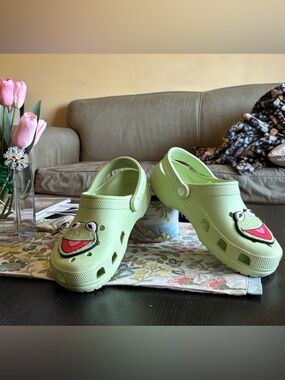 Kermit Light Green Crocs Clog (9W/7M)